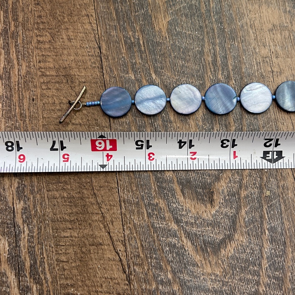 Mother-of-pearl shell (dyed) lavender/ Blue Tones flat coin round beads necklace - Picture 4 of 6